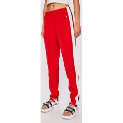 Calvin Klein Jeans - Spodnie. Czerwone spodnie damskie Calvin Klein Jeans, s, z poliesteru. W wyprzedaży za 319,90 zł.