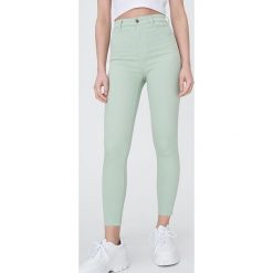 Jeansy high waist - Zielony. Zielone jeansy damskie Sinsay, bez wzorów, z jeansu, z podwyższonym stanem. Za 59,99 zł.