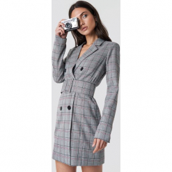 Dilara x NA-KD Sukienka w kratkę - Grey. Szare sukienki mini marki Dilara x NA-KD, w kratkę, z długim rękawem. Za 323,95 zł.