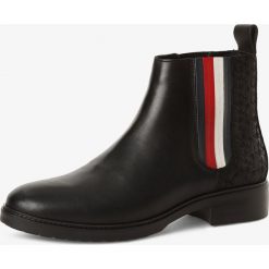 Tommy Hilfiger - Skórzane kozaki damskie, czarny. Czarne kozaki damskie TOMMY HILFIGER, bez obcasa, z paskami. Za 649,95 zł.