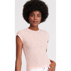 T-shirt z melanzowej dzianiny - Różowy. Różowe t-shirty damskie Reserved, s, bez wzorów, z dzianiny, bez kołnierzyka. Za 39,99 zł.