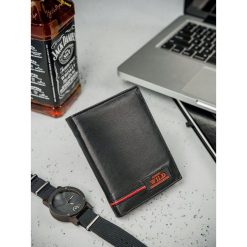 Ekskluzywny portfel skórzany męski skóra naturalna. Czarne portfele męskie ALWAYS WILD, bez wzorów, ze skóry. Za 79,90 zł.