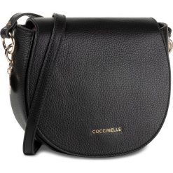 Torebka COCCINELLE - FS5 Alpha E1 FS5 15 03 01 Noir 001. Czarne listonoszki damskie Coccinelle, bez wzorów, ze skóry, bez dodatków. Za 949,00 zł.