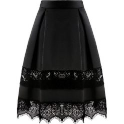 Rozkloszowana spódnica Black Velvet. Czarne spódniczki damskie WHITE RVBBIT, bez wzorów, rozkloszowane. Za 299,00 zł.