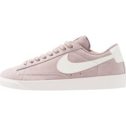 Nike Sportswear BLAZER Sneakersy niskie diffused taupe/sail. Szare trampki i tenisówki damskie Nike Sportswear, bez wzorów, ze skóry, bez zapięcia. Za 379,00 zł.