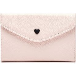 Portfel - Różowy. Czerwone portfele damskie Cropp. Za 39,99 zł.