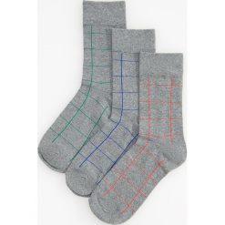 Skarpety 3 pack - Szary. Szare skarpetki męskie Reserved, bez wzorów. Za 19,99 zł.