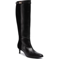 Kozaki TOMMY HILFIGER - Elevated TH Hardware Longboot FW0FW04404 Black 990. Czarne kozaki damskie TOMMY HILFIGER, ze skóry, bez obcasa, na obcasie, bez zapięcia. W wyprzedaży za 499,00 zł.