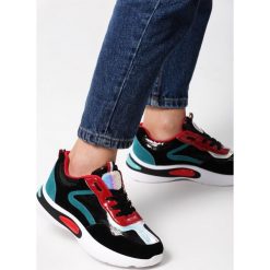 Czarne Sneakersy Yareli. Czarne sneakersy damskie Born2be. W wyprzedaży za 49,99 zł.