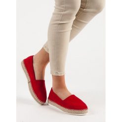 CZERWONE ZAMSZOWE ESPADRYLE. Czerwone espadryle damskie SMALL SWAN, bez wzorów, z zamszu, bez zapięcia. Za 76,90 zł.