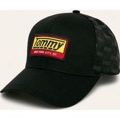 Tommy Jeans - Czapka. Czarne czapki męskie Tommy Jeans, z aplikacjami, z bawełny. Za 229,90 zł.