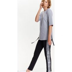 Bluzka damska z wiązaniami po bokach, oversize. Szare bluzki damskie TROLL, xs, bez wzorów, z jeansu, eleganckie, z klasycznym kołnierzykiem, bez rękawów. W wyprzedaży za 34,99 zł.