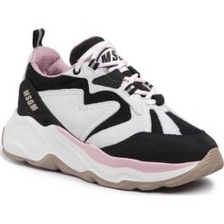 Sneakersy MSGM - Scarpa Donna 2742MDS2086 703 99 Biały Kolorowy. Białe półbuty damskie MSGM, na co dzień, bez wzorów, ze skóry, bez obcasa, na płaskiej podeszwie, bez zapięcia. W wyprzedaży za 1419,00 zł.