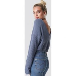 NA-KD Sweter z dzianiny z dekoltem V - Blue. Niebieskie swetry klasyczne damskie marki NA-KD, z dzianiny. Za 121,95 zł.
