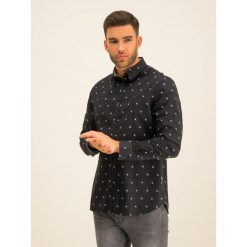 Koszula Guess M01H25 W8BX0. Czarne koszule męskie Guess, xl, z aplikacjami, z elastanu, casualowe, bez kołnierzyka, bez rękawów. W wyprzedaży za 239,00 zł.