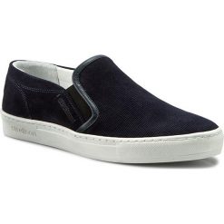 Tenisówki STRELLSON - Evans Slipper Suede 4010001859 Dark Blue 402. Niebieskie półbuty męskie Strellson, bez wzorów, ze skóry, bez zapięcia. W wyprzedaży za 279,00 zł.