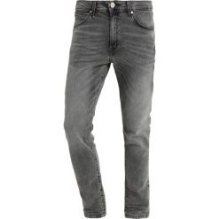 Wrangler STRANGLER Jeans Skinny Fit grunge grey. Szare rurki męskie Wrangler, z bawełny. Za 349,00 zł.