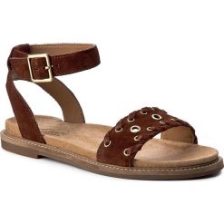 Sandały CLARKS - Corsio Amelia 261240754 Dark Tan Suede. Pomarańczowe klapki damskie marki Clarks, bez wzorów, ze skóry, bez obcasa, na obcasie. W wyprzedaży za 239,00 zł.