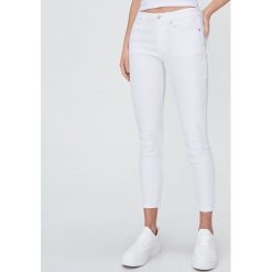 Jeansy skinny ze średnim stanem - Biały. Białe jeansy damskie Sinsay. Za 69,99 zł.