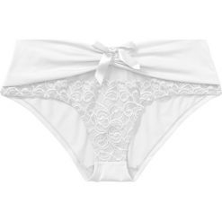 Figi "panty" bonprix biały. Białe figi bonprix, w koronkowe wzory, z koronki. Za 34,99 zł.