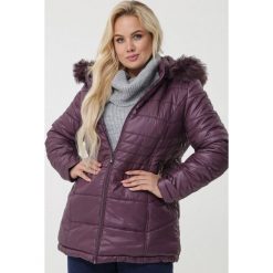Fioletowa Kurtka Kilsyth. Fioletowe kurtki damskie Born2be, na zimę, xl, bez wzorów, wizytowe, długie, bez kaptura. Za 199,99 zł.