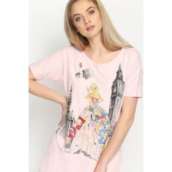 Różowy T-shirt Worldly. Różowe t-shirty damskie marki Born2be, s. Za 24,99 zł.
