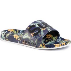 Klapki SUPERDRY - Printed Beach Slide MF310033A Indo Leaf 0V6. Niebieskie klapki męskie Superdry, bez wzorów, ze skóry ekologicznej. Za 149,00 zł.