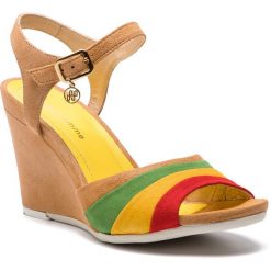 Sandały SOLO FEMME - 53115-42-I57/G13-07-00 Multicolor. Brązowe klapki damskie Solo Femme, bez wzorów, ze skóry, bez obcasa, na obcasie. W wyprzedaży za 239,00 zł.