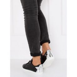 Trampki z gwiazdą czarne. Czarne buty sportowe damskie FunKee.pl, bez wzorów, z tkaniny, klasyczne. Za 62,99 zł.