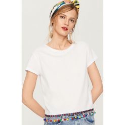 T-shirt z pomponami - Biały. Białe t-shirty damskie Reserved, l. Za 49,99 zł.