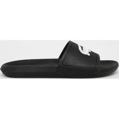 Lacoste - Klapki. Czarne kapcie męskie Lacoste, bez wzorów, z materiału. W wyprzedaży za 149,90 zł.
