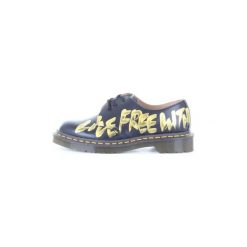 Derby Dr. Martens Comme Des Garcons MIE1461. Czarne półbuty damskie Dr. Martens Comme Des Garcons, bez wzorów, bez obcasa, bez zapięcia. Za 2049,69 zł.