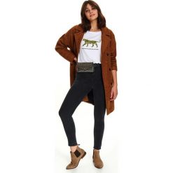 T-SHIRT Z NADRUKIEM. Białe t-shirty damskie Top Secret, z nadrukiem, z bawełny, bez kołnierzyka. Za 39,99 zł.