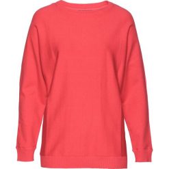 Sweter z rękawami typu nietoperz bonprix koralowy. Czerwone swetry damskie bonprix, bez wzorów, bez rękawów, bez kaptura. Za 74,99 zł.