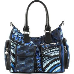 Desigual torebka Bols Rep Blue Friend London ciemnoniebieska. Niebieskie torebki klasyczne damskie Desigual, bez wzorów, bez dodatków. Za 349,00 zł.