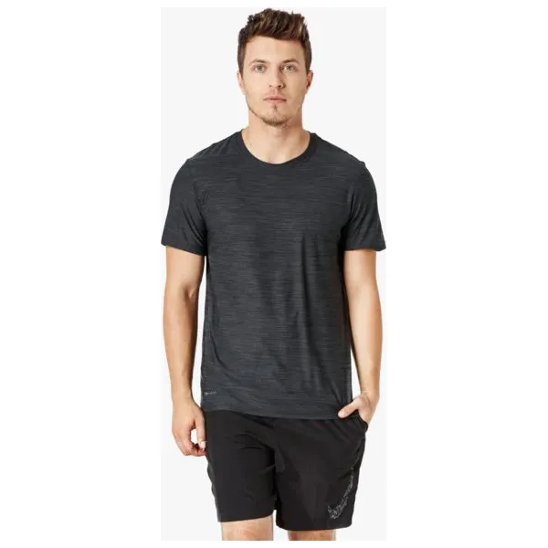 Nike Koszulka Ss Brt Top Ss Dry , czarny, rozmiar L. Czarne koszulki męskie Nike, m, bez wzorów, z tkaniny, bez kołnierzyka, bez rękawów. W wyprzedaży za 79,99 zł.