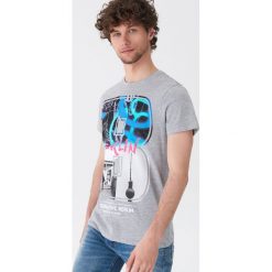 T-shirt z nadrukiem Berlin - Szary. Szare t-shirty męskie marki House, s, z nadrukiem, bez kołnierzyka. Za 39,99 zł.
