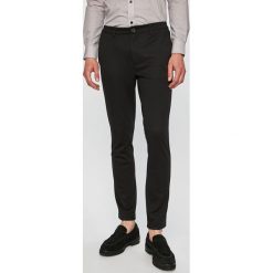 Only & Sons - Spodnie. Czarne spodnie męskie Only & Sons, na co dzień, bez wzorów, z elastanu, casualowe. W wyprzedaży za 89,90 zł.