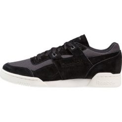 Reebok Classic WORKOUT PLUS NT Tenisówki i Trampki black/coal/chalk. Szare tenisówki męskie marki Reebok Classic, z gumy, reebok classic. W wyprzedaży za 356,15 zł.