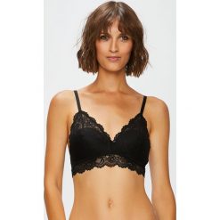 Triumph - Biustonosz Tempting Lace. Czarne biustonosze marki Triumph, z elastanu. W wyprzedaży za 84,90 zł.