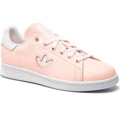 Buty adidas - Stan Smith W F34308 Cleora/Ftwwht/Cleora. Różowe buty sportowe damskie Adidas, na co dzień, bez wzorów, ze skóry, bez obcasa, na płaskiej podeszwie, bez zapięcia. Za 399,00 zł.