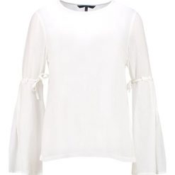 Bluzki damskie: Vero Moda Petite VMELLA LS FLARE Bluzka white