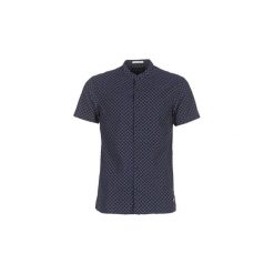 Koszule z krótkim rękawem Scotch Soda MISKOU. Niebieskie koszule męskie Scotch & Soda, s, bez wzorów, bez kołnierzyka, z krótkim rękawem. Za 247,20 zł.