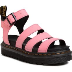 Sandały DR. MARTENS - Blaire 25768976 Pink Lemonade. Różowe klapki damskie Dr. Martens, bez wzorów, ze skóry, bez obcasa. Za 499,00 zł.