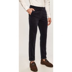 Marc O'Polo - Spodnie. Niebieskie spodnie męskie Marc O'Polo, na co dzień, bez wzorów, z elastanu, casualowe. W wyprzedaży za 399,90 zł.