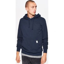 Bluza BASIC z kapturem - Granatowy. Niebieskie bluzy męskie z kapturem marki Cropp, s. Za 79,99 zł.