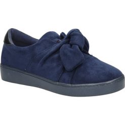 Granatowe półbuty slip on z kokardą Casu A-158. Szare półbuty damskie Casu, bez wzorów, bez obcasa, bez zapięcia. Za 49,99 zł.