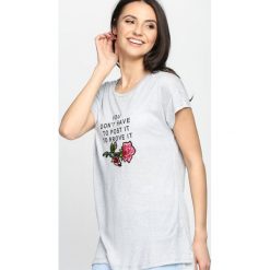 Szary T-shirt Chances. Szare t-shirty damskie marki Born2be, s, z nadrukiem, z okrągłym kołnierzem. Za 29,99 zł.