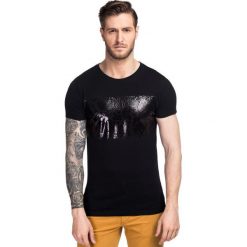 T-shirt ADAMO TSCS000041. Czarne t-shirty męskie Giacomo Conti, m, bez wzorów, z bawełny, eleganckie, bez kołnierzyka. Za 79,00 zł.