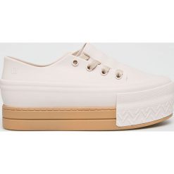 Melissa - Buty Ulitsa Sneaker. Białe buty sportowe damskie Melissa, bez wzorów, ze skóry, sportowe. W wyprzedaży za 269,90 zł.